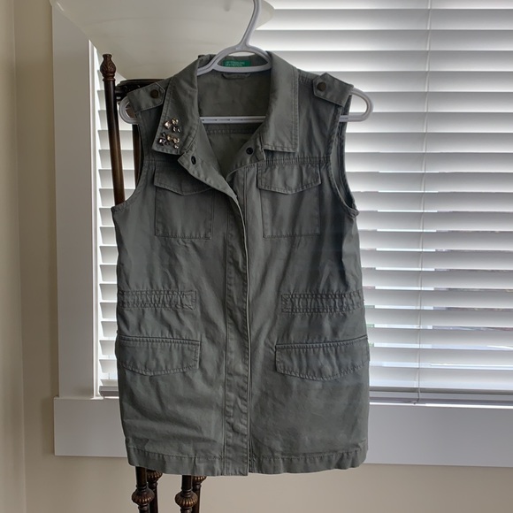 Vest - Picture 3 of 5